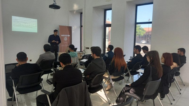 Rəqəmsallaşan dünyada kreativ sahibkarlıq mövzusunda təlim keçirilib