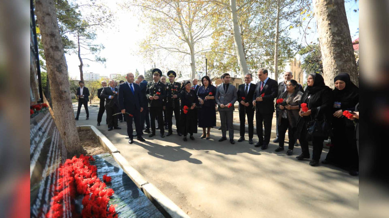 Ozan küçəsindən keçən arx çirklənib