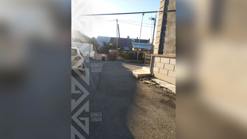 Şəhərin iki küçəsində dirəklər qəzalı vəziyyətdədir