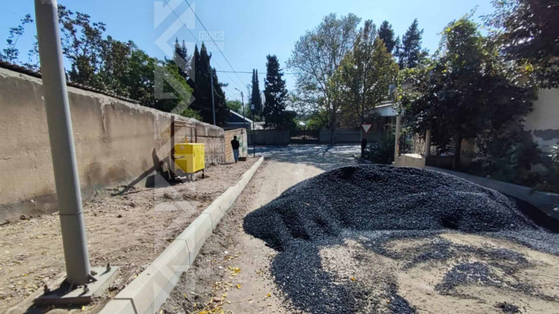 Bir sıra küçələrə asfalt örtüyü salınır