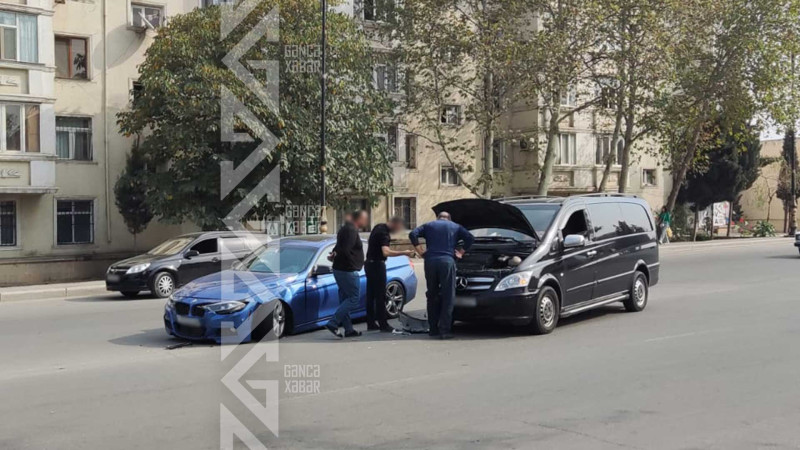 “BMW” markalı avtomobil mikroavtobusa çarpılıb
