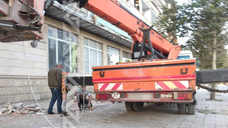 Şəhərdə bir neçə binanın fasadı yenilənir