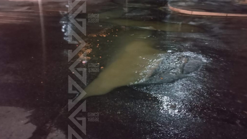 Nəriman Nərimanov prospektində kanalizasiya quyusu daşıb