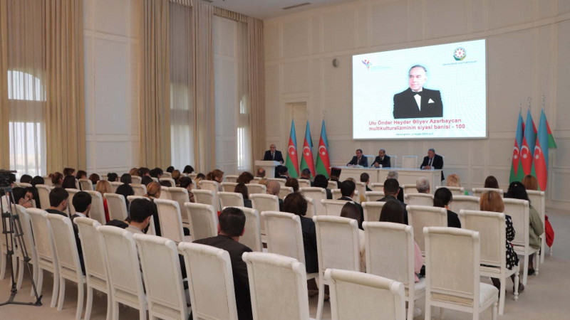 “Heydər Əliyev Azərbaycan multikulturalizminin siyasi banisidir” mövzusunda seminar baş tutub