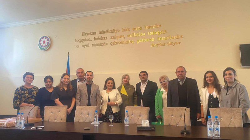 Mutfakçı şirkətinin təsisçisi tələbələrlə görüşüb