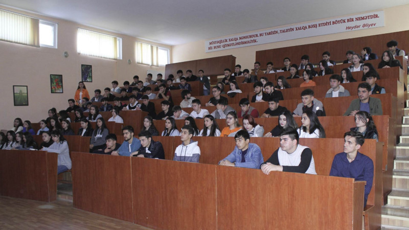 Tələbələr könüllülük fəaliyyəti barədə maarifləniblər