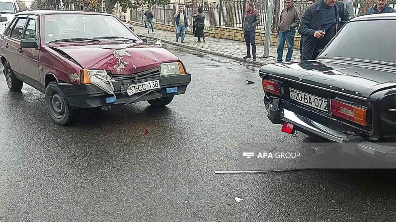 Şəhərin mərkəzində üç maşın toqquşub