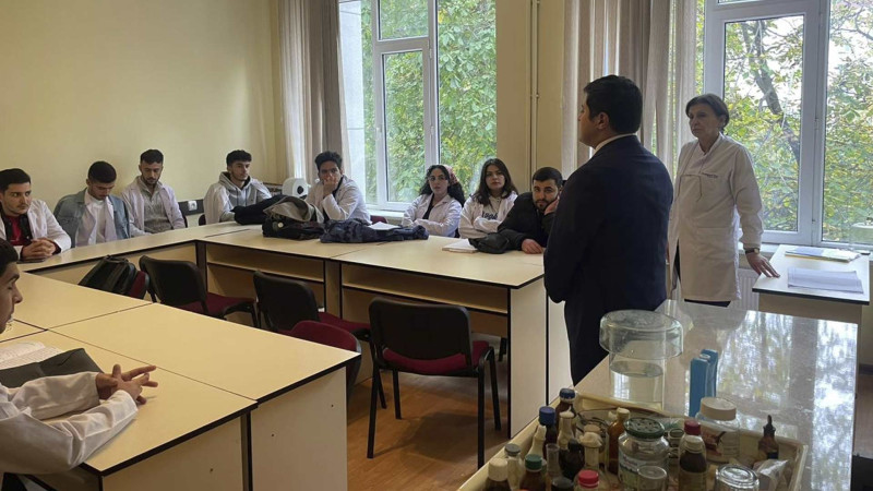 ASAN könüllüləri tələbələrlə görüşüblər