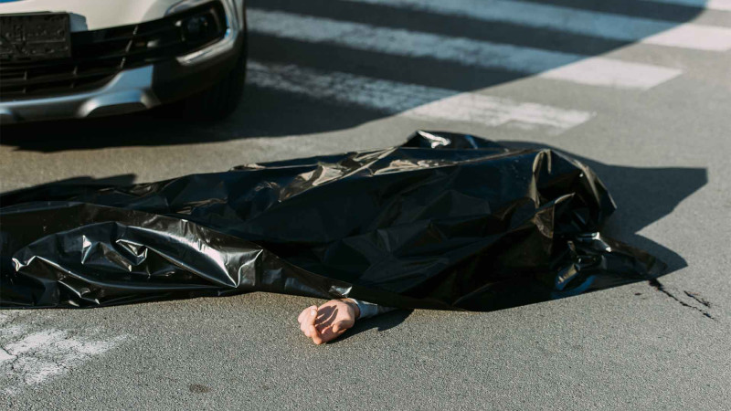 Yolu keçmək istəyən piyadanı avtomobil vurub