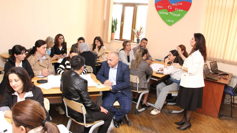200-dək müəllim təlimdə iştirak edib