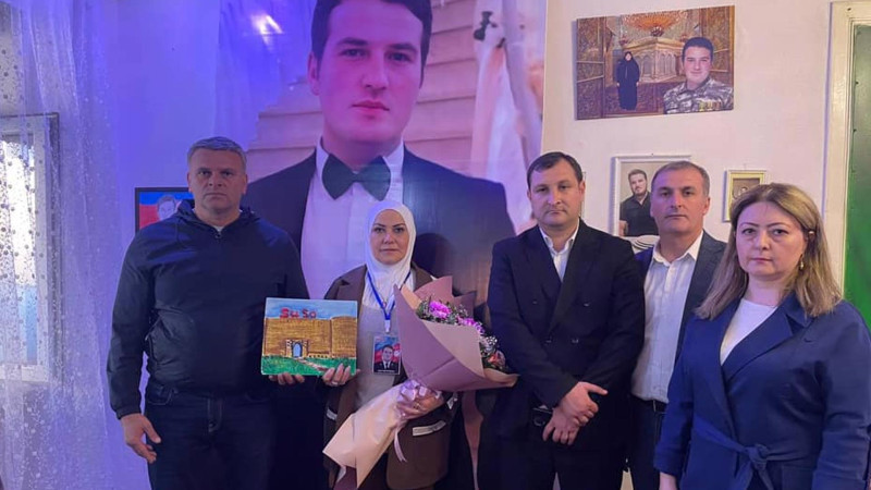 Rəsmi şəxslər şəhid Amal Əhmədovun evinə baş çəkiblər