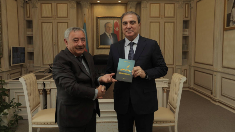 Qalib Rəhimlinin yeni kitabı işıq üzü görüb