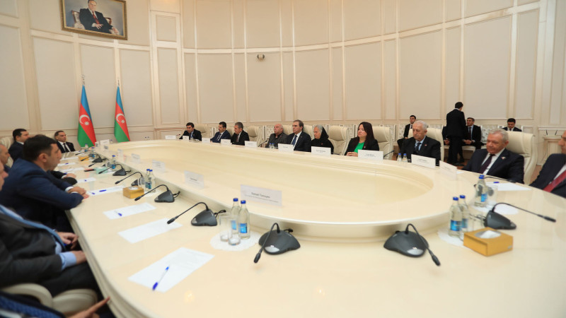 Tariximizin Zəfər Salnaməsi adlı dəyirmi masa baş tutub