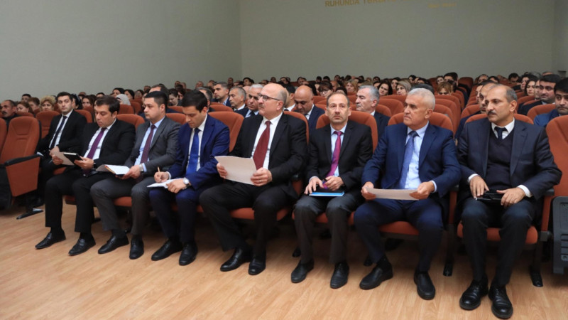 Şəhər rəhbərliyi Peşə Təhsil Mərkəzində sakinləri qəbul edib