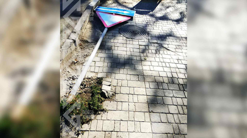 Yararsız yol nişanı bərpa olunub