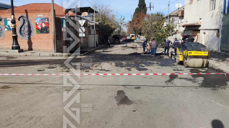 Şəddadilər küçəsində avtomobil yolu təmir olunur