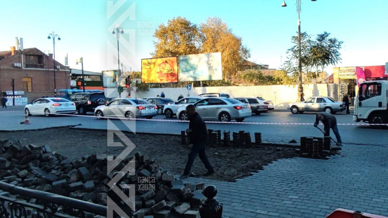 Nizami prospektində yararsız tamet daşları yenilənir