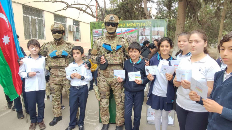 Hərbi qulluqçuların məktəblilərlə görüşü keçirilib
