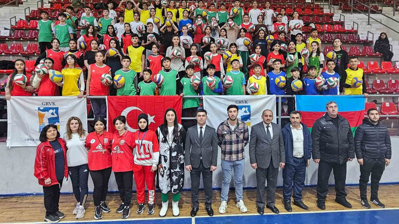 Region voleybolçuları Nizami yurdunda görüşüblər