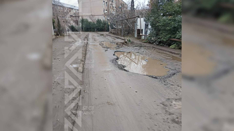 Üzeyir Hacıbəyli və Ruzigar Qasımov küçələrində yollar yararsız haldadır