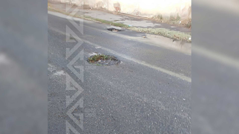 Küçə və prospektlərdə avtomobillər üçün maneə yaranıb