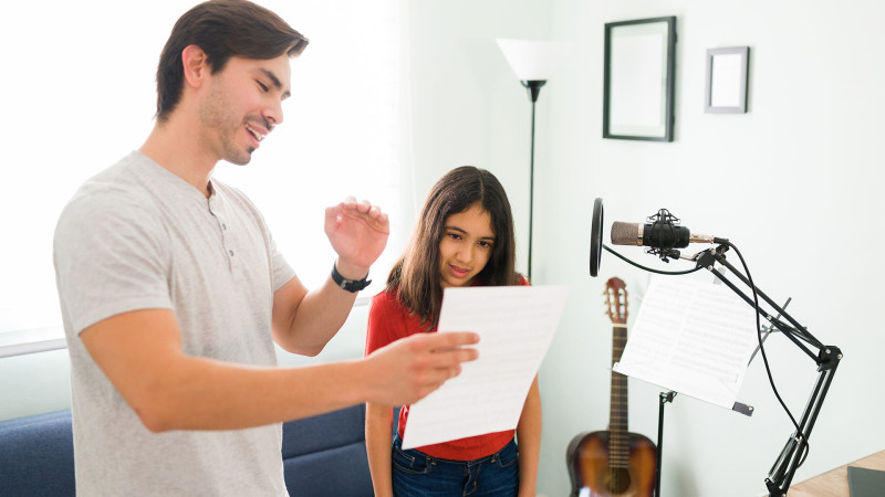 Akustik Musiqi və İncəsənət Mərkəzi 1 aylıq pulsuz dərslər hədiyyə edir