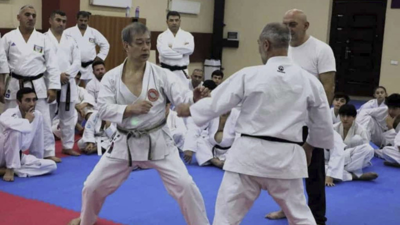 Məşhur karate ustası seminar və qara kəmər imtahanı keçirib