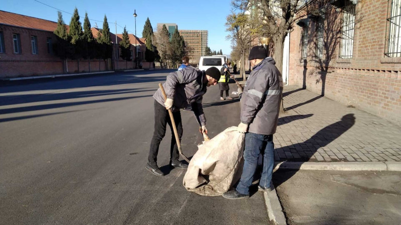 Şəhərin bir sıra küçələrində genişmiqyaslı təmizlik işləri görülüb