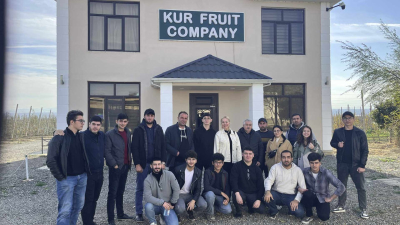 Tələbələr Ceyrançöl ərazisindəki meyvə bağlarında olublar