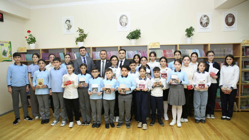 “Məktəblərə kitab ianəsi” layihəsi çərçivəsində tədbir keçirilib