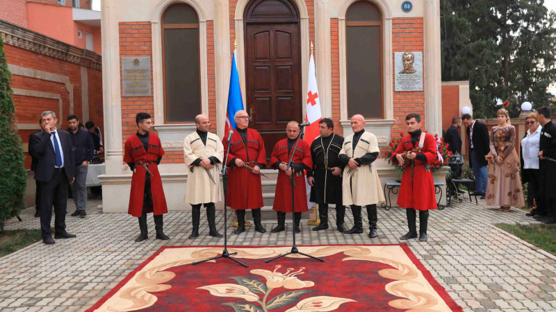 Nikoloz Barataşvilinin xatirə lövhəsi açılıb