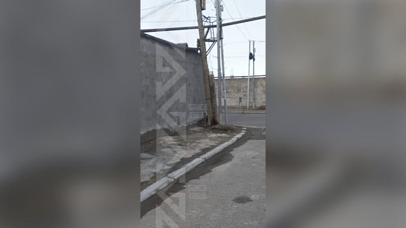 Şəhərin iki yerində dirəklərin təmirə ehtiyacı var