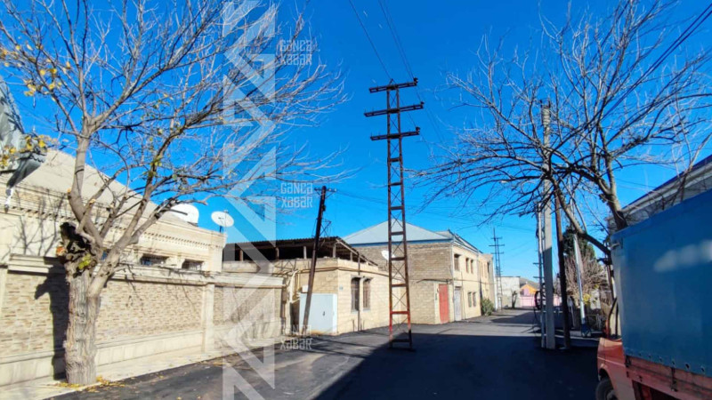 Yüksək gərginlikli dayaq sakinlər üçün təhlükə yaradır