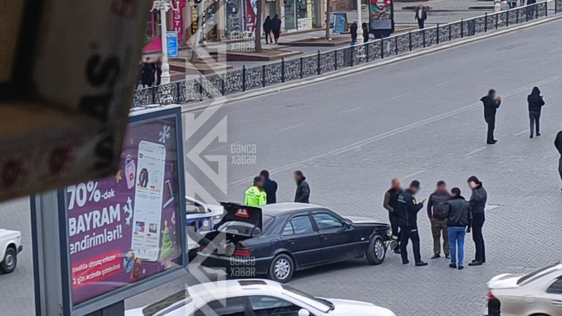 İki yolun kəsişməsində qəza qeydə alınıb