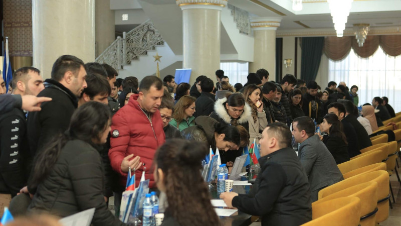 28 müəssisənin qatıldığı əmək yarmarkası keçirilib