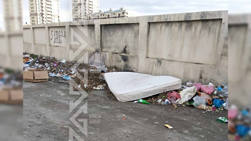 Qəzalı elektrik dirəyi məktəblilər üçün təhlükə yaradır