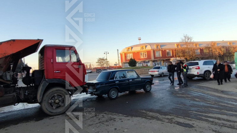 Anidən çıxan avtobus qəzaya səbəb olub