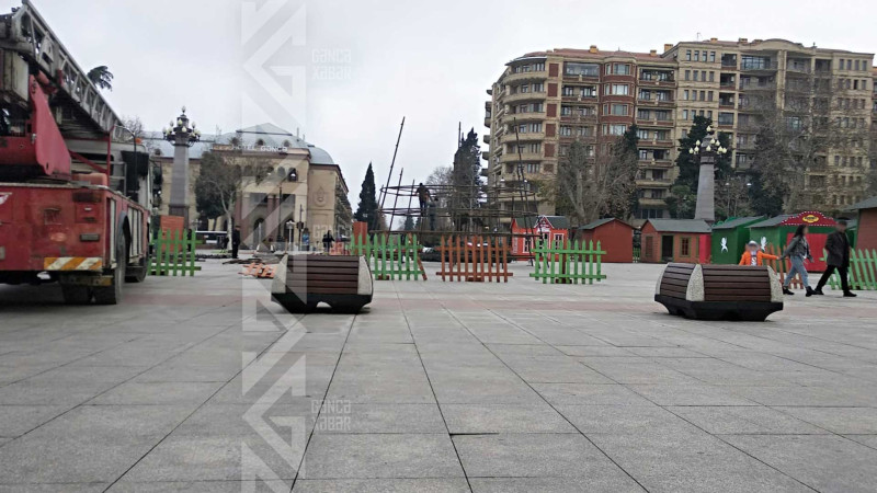 Bayram münasibətilə Heydər Əliyev meydanı bəzədilir