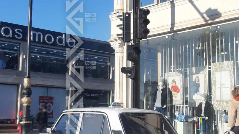 İki küçənin kəsişməsində isıqfor işləmir