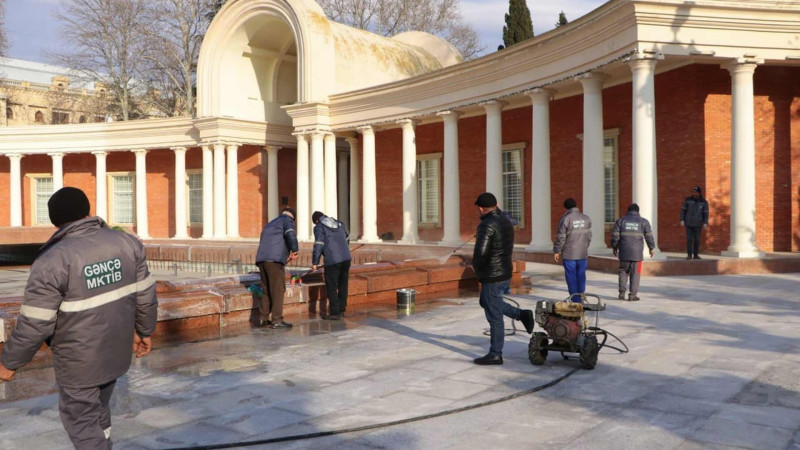 Baş meydanda təmizlik aksiyası baş tutub