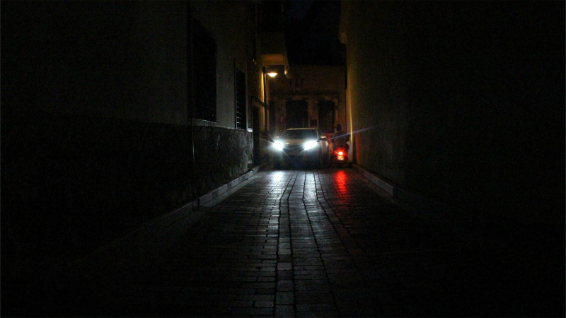 Şəhərin bir sıra binalarının həyətləri işıqlandırılmır