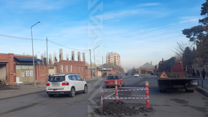 Yeni Gəncədə bir neçə gündür partlamış boru təmir edilməyib