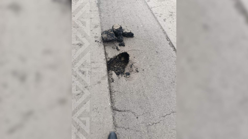 Şəhərin bir çox yollarında çökmələr əmələ gəlib