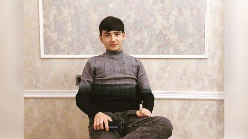 11-ci sinif şagirdi məktəbin önündə bıçaqlanıb