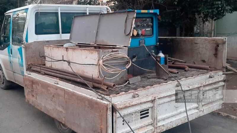 Atasının maşınını icazəsiz idarə edən yeniyetmə qaz borusunu sındırıb