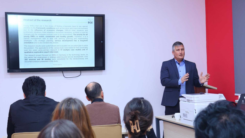 ATU-da alman professoru elmi seminar keçirib