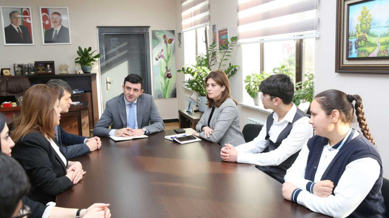 Regional Təhsil İdarəsinin müdiri şagirdlərlə görüşüb