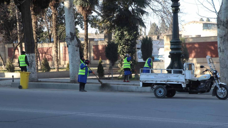 Şəhərin mərkəzində təmizlik işləri aparılıb