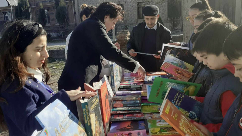 “Kitablar sənin etibarlı dostundur” adlı kitab sərgisi keçirilib