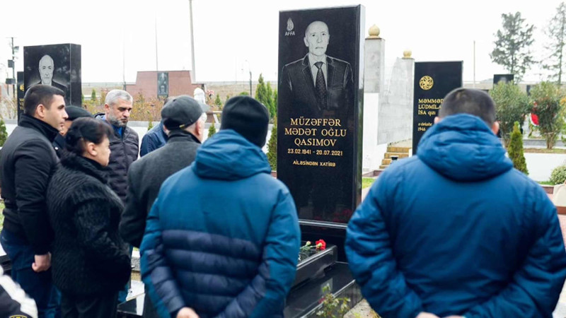 Müzəffər Qasımovun məzarı ziyarət olunub